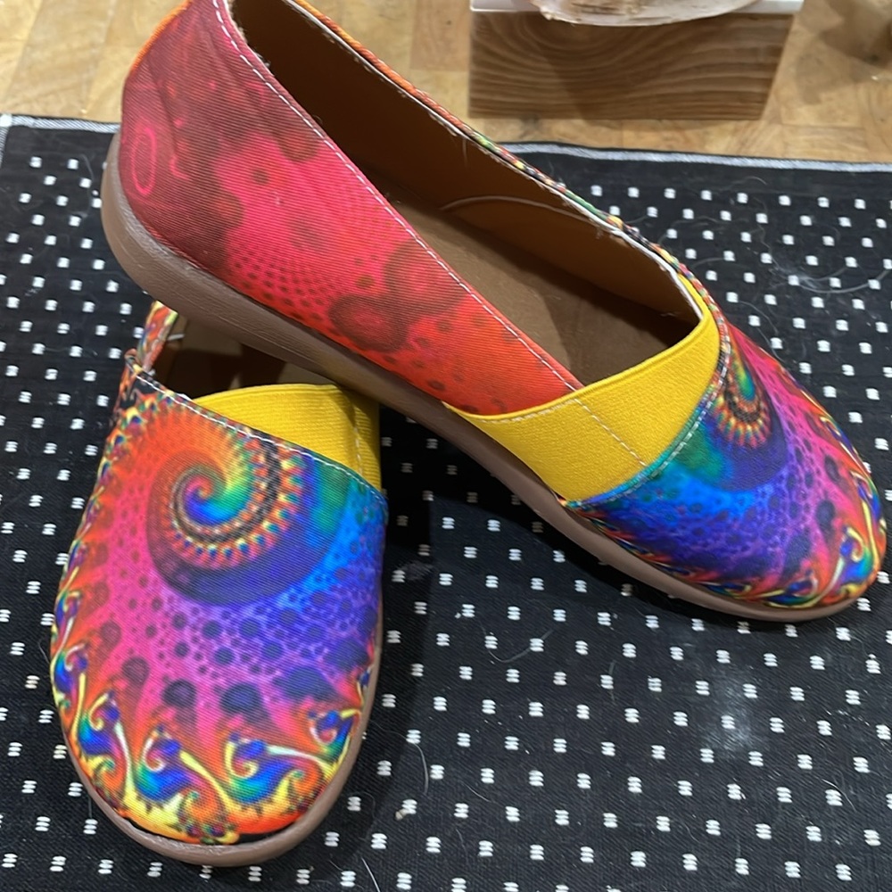 NWOT-Tie Dye Canvas Shoes- Sz 7 -what? Adorable!